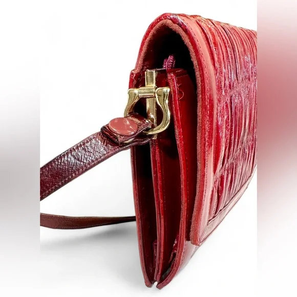 Red Eel Skin, Pleated/Gathered Front Flap Shoulder bag, made in Korea 1980s - Picture 11 of 14